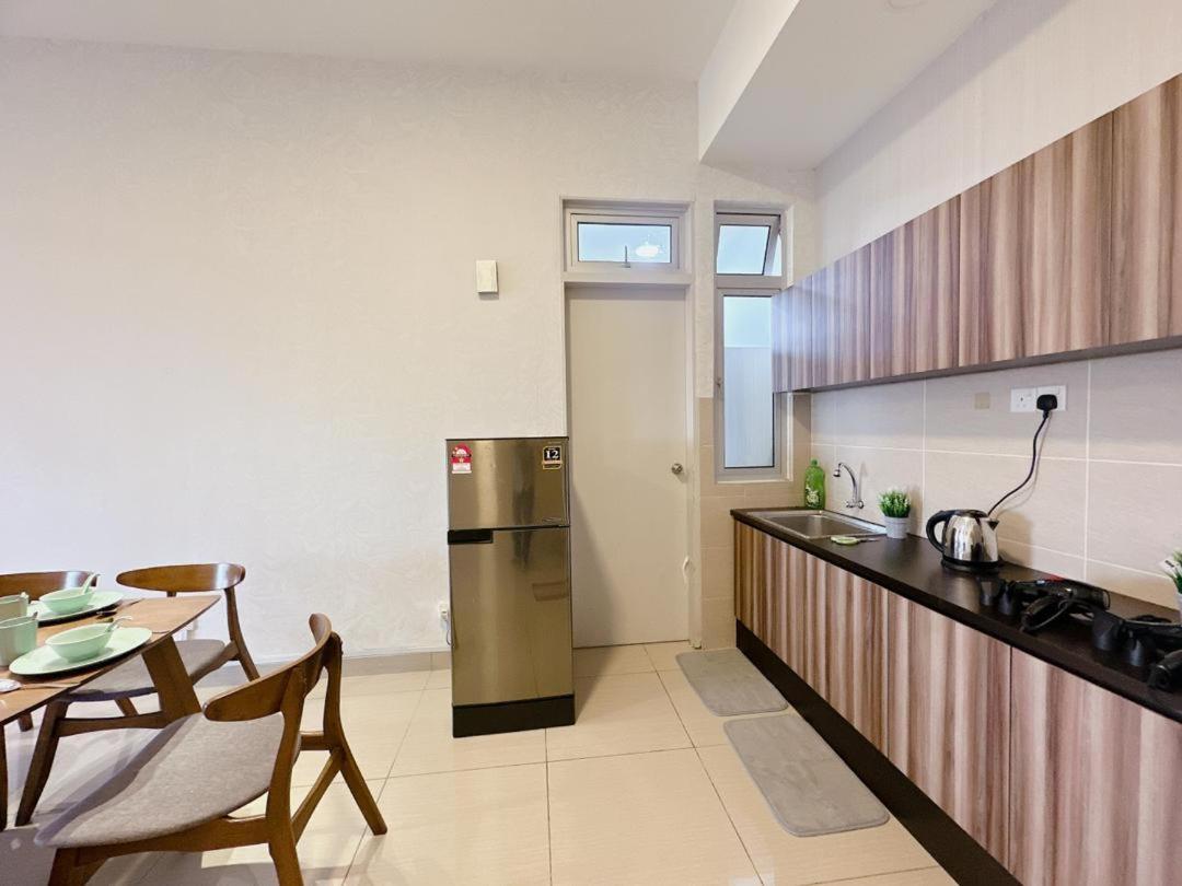 A11 Serene Centra Apartment
