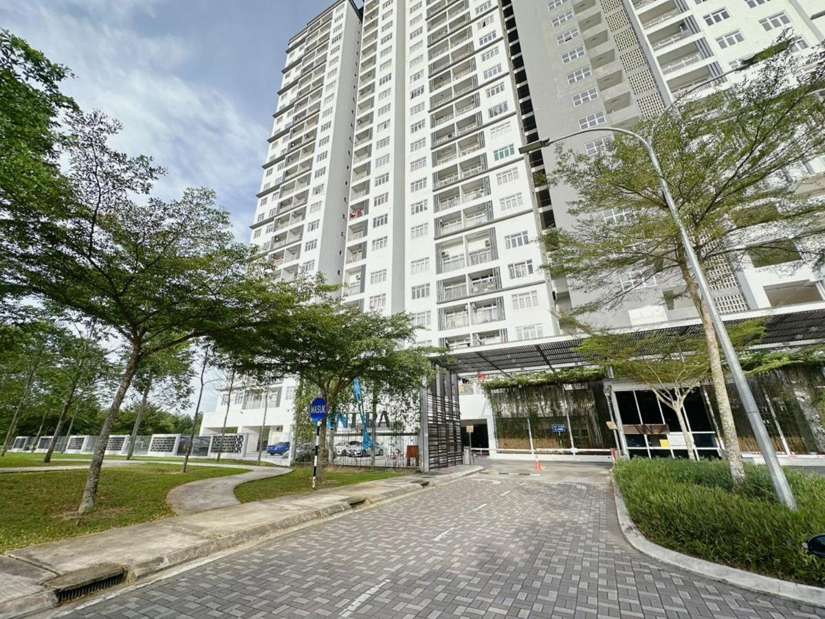 A11 Serene Centra Apartment *
